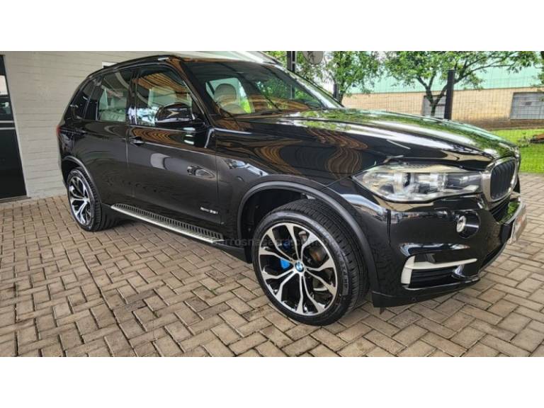 BMW - X5 - 2016/2016 - Preta - R$ 210.000,00