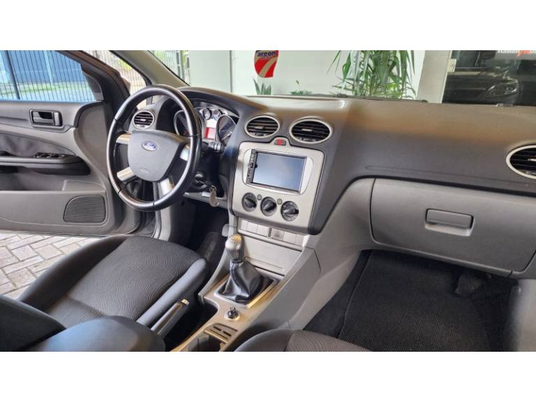FORD - FOCUS - 2012/2012 - Cinza - R$ 39.900,00