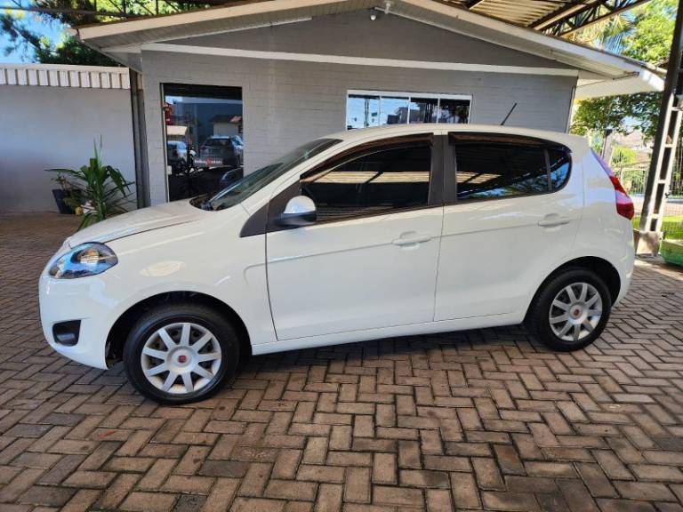 FIAT - PALIO - 2015/2015 - Branca - R$ 36.900,00