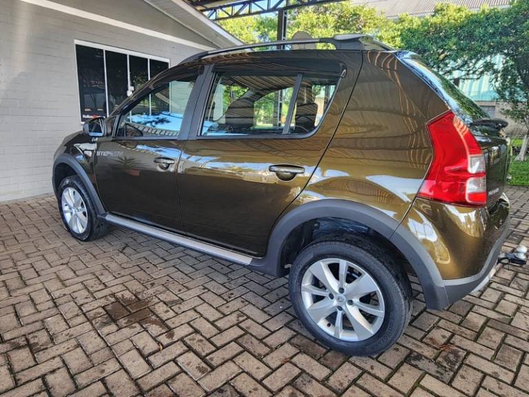 RENAULT - SANDERO - 2014/2014 - Verde - R$ 42.900,00