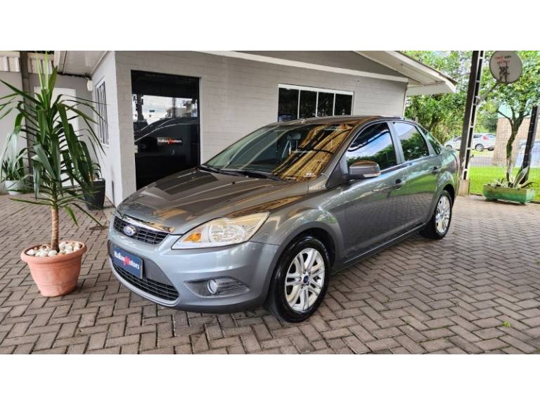 FORD - FOCUS - 2012/2012 - Cinza - R$ 39.900,00