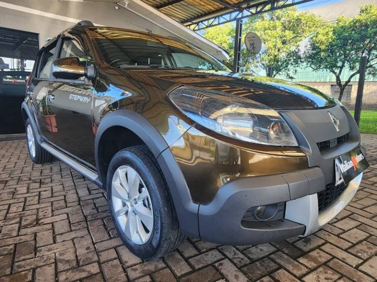 RENAULT - SANDERO - 2014/2014 - Verde - R$ 42.900,00