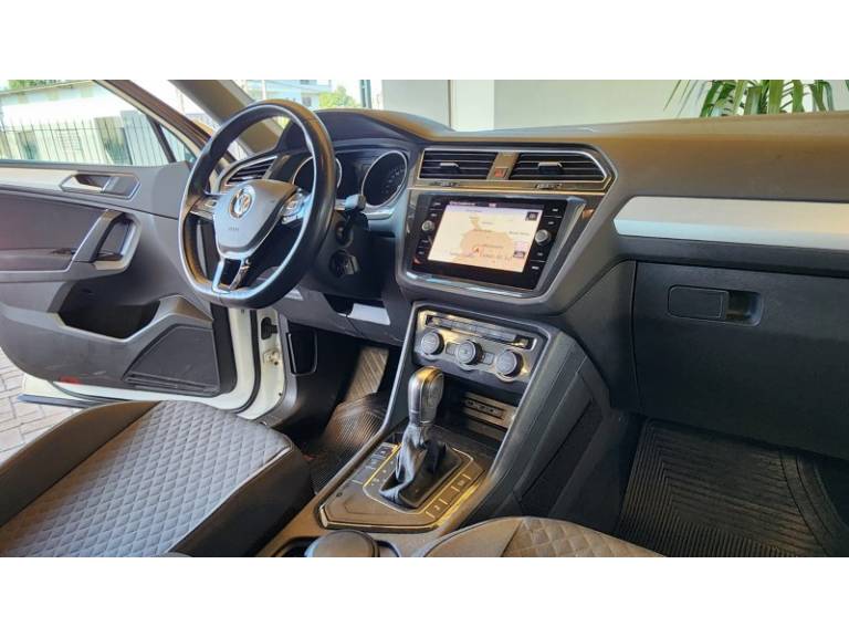 VOLKSWAGEN - TIGUAN - 2018/2018 - Branca - R$ 112.900,00