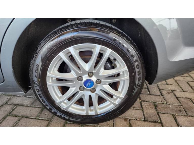 FORD - FOCUS - 2012/2012 - Cinza - R$ 39.900,00