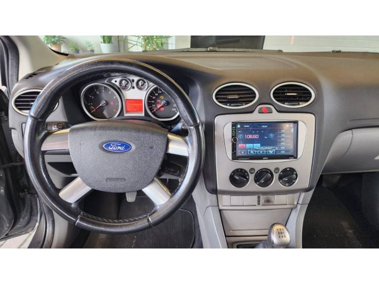 FORD - FOCUS - 2012/2012 - Cinza - R$ 39.900,00