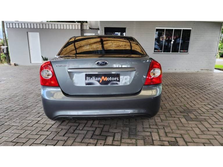 FORD - FOCUS - 2012/2012 - Cinza - R$ 39.900,00