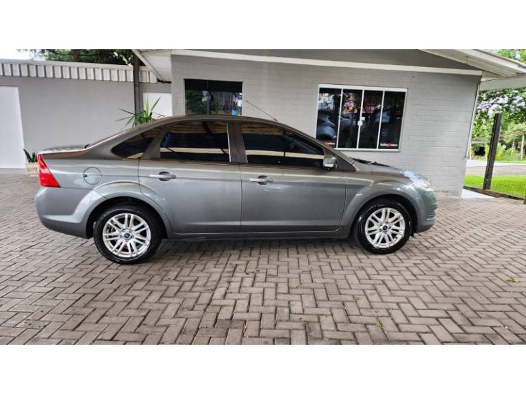 FORD - FOCUS - 2012/2012 - Cinza - R$ 39.900,00