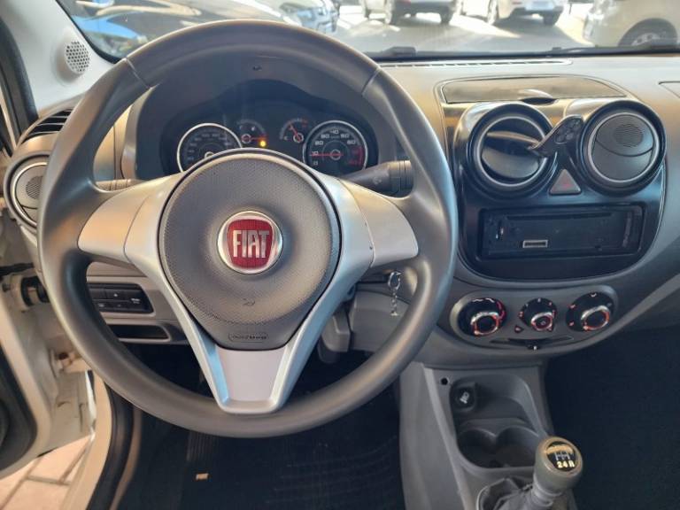 FIAT - PALIO - 2015/2015 - Branca - R$ 36.900,00