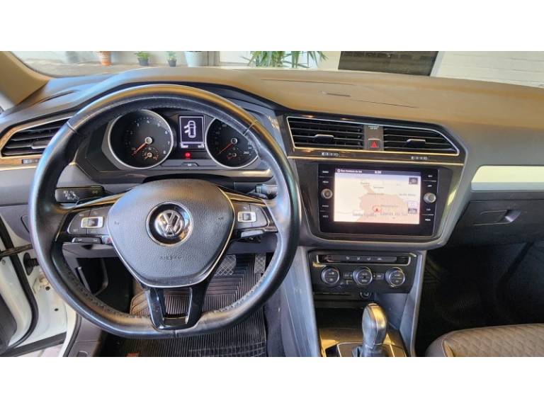 VOLKSWAGEN - TIGUAN - 2018/2018 - Branca - R$ 112.900,00