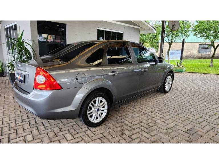 FORD - FOCUS - 2012/2012 - Cinza - R$ 39.900,00