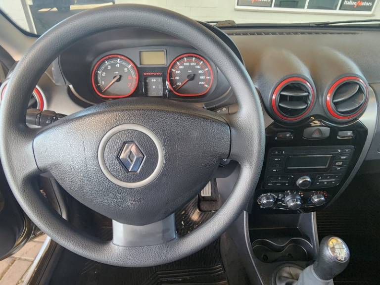 RENAULT - SANDERO - 2014/2014 - Verde - R$ 42.900,00
