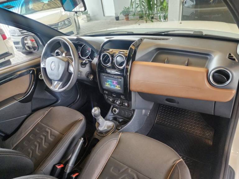 RENAULT - DUSTER - 2016/2016 - Branca - R$ 68.900,00
