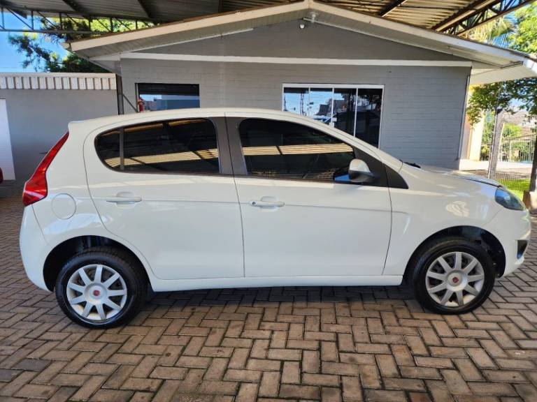 FIAT - PALIO - 2015/2015 - Branca - R$ 36.900,00